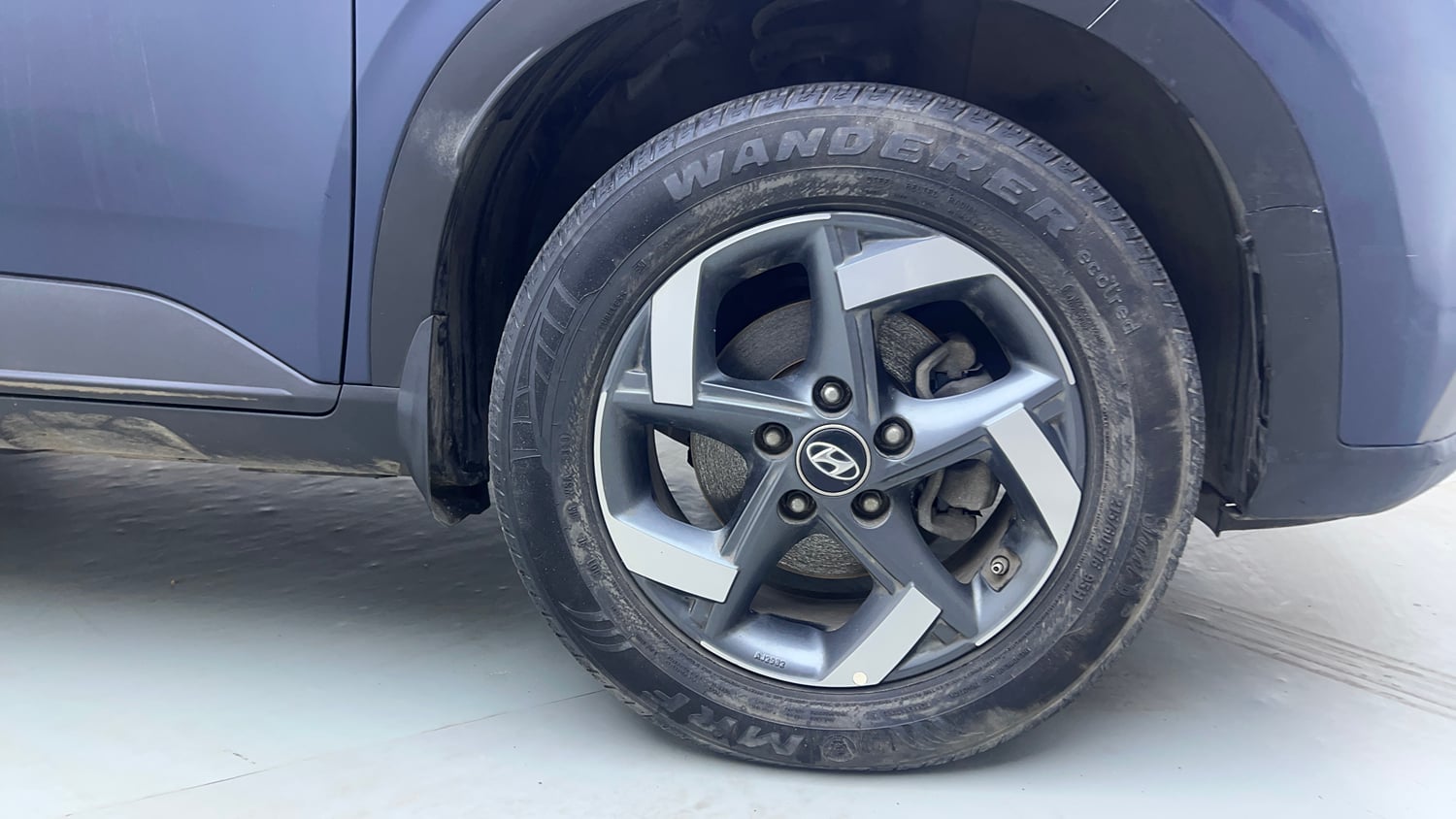Used 2021 Hyundai Venue SX Plus 1.0 Turbo DCT Petrol Automatic tyres RIGHT FRONT TYRE RIM VIEW