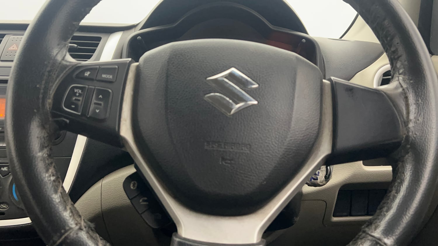 Used 2015 Maruti Suzuki Celerio ZXi AMT Petrol Automatic top_features Steering mounted controls