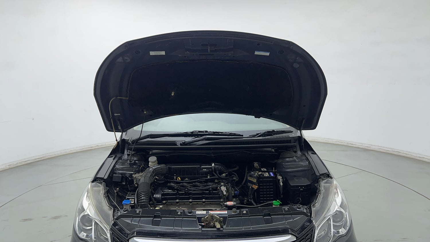 Used 2022 Maruti Suzuki Ciaz Delta 1.5 Petrol Manual engine ENGINE & BONNET OPEN FRONT VIEW