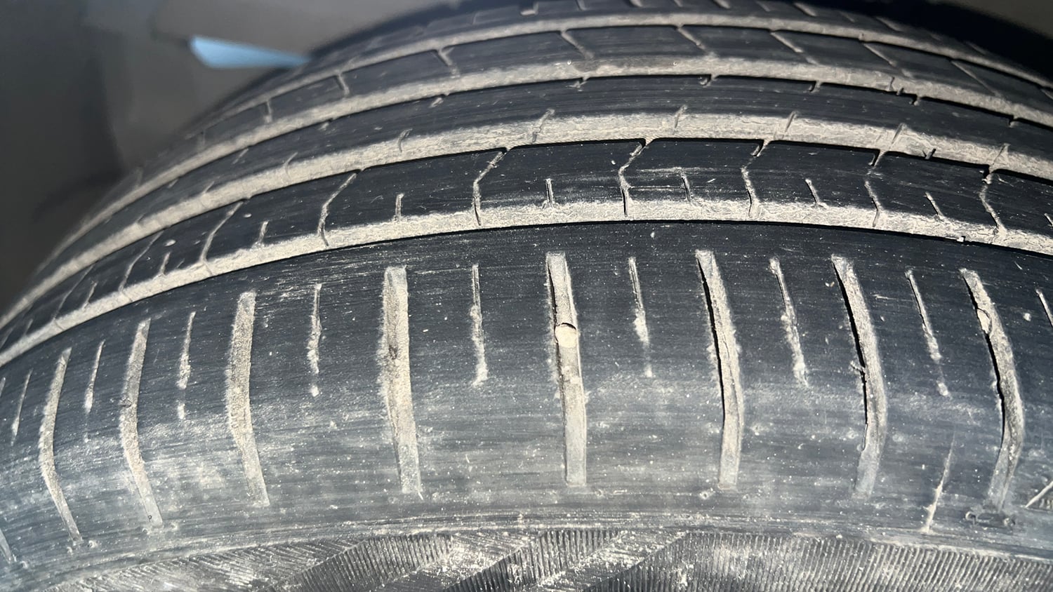 Used 2018 Maruti Suzuki Baleno Alpha 1.2 Petrol Manual tyres LEFT FRONT TYRE TREAD VIEW