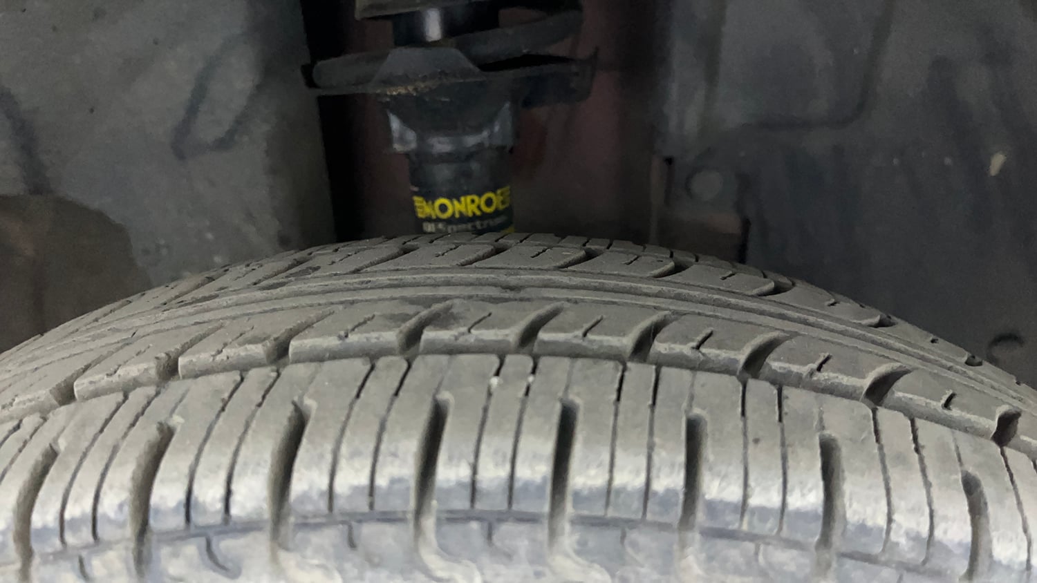 Used 2016 Renault Kwid RXT Petrol Manual tyres RIGHT FRONT TYRE TREAD VIEW