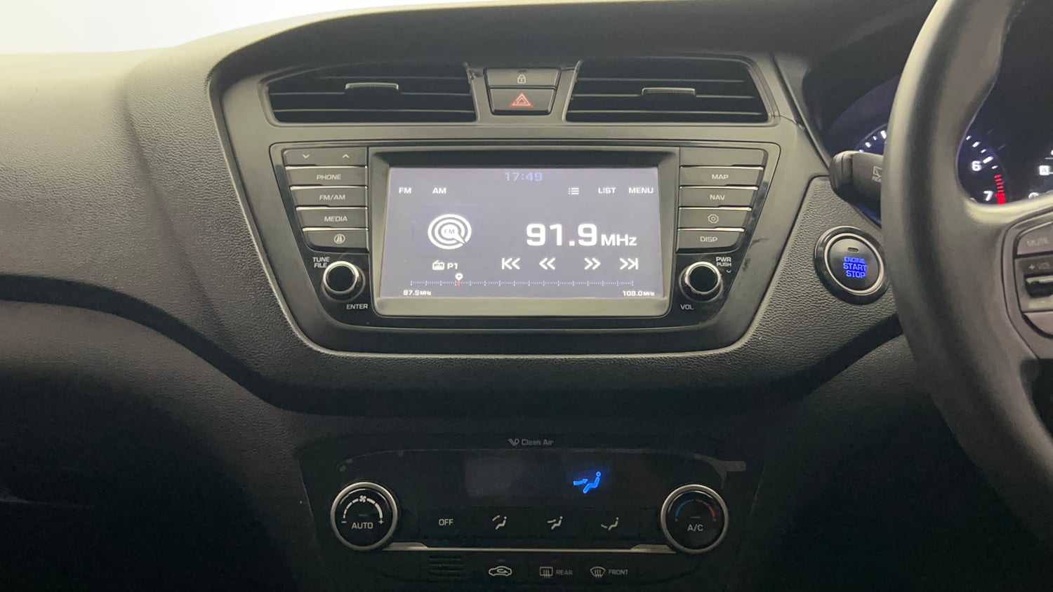 Used 2017 Hyundai i20 Active 1.2 SX Petrol Manual top_features Integrated (in-dash) music system