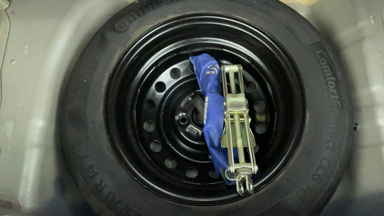 Used 2014 Maruti Suzuki Celerio VXi AMT Petrol Automatic tyres SPARE TYRE VIEW