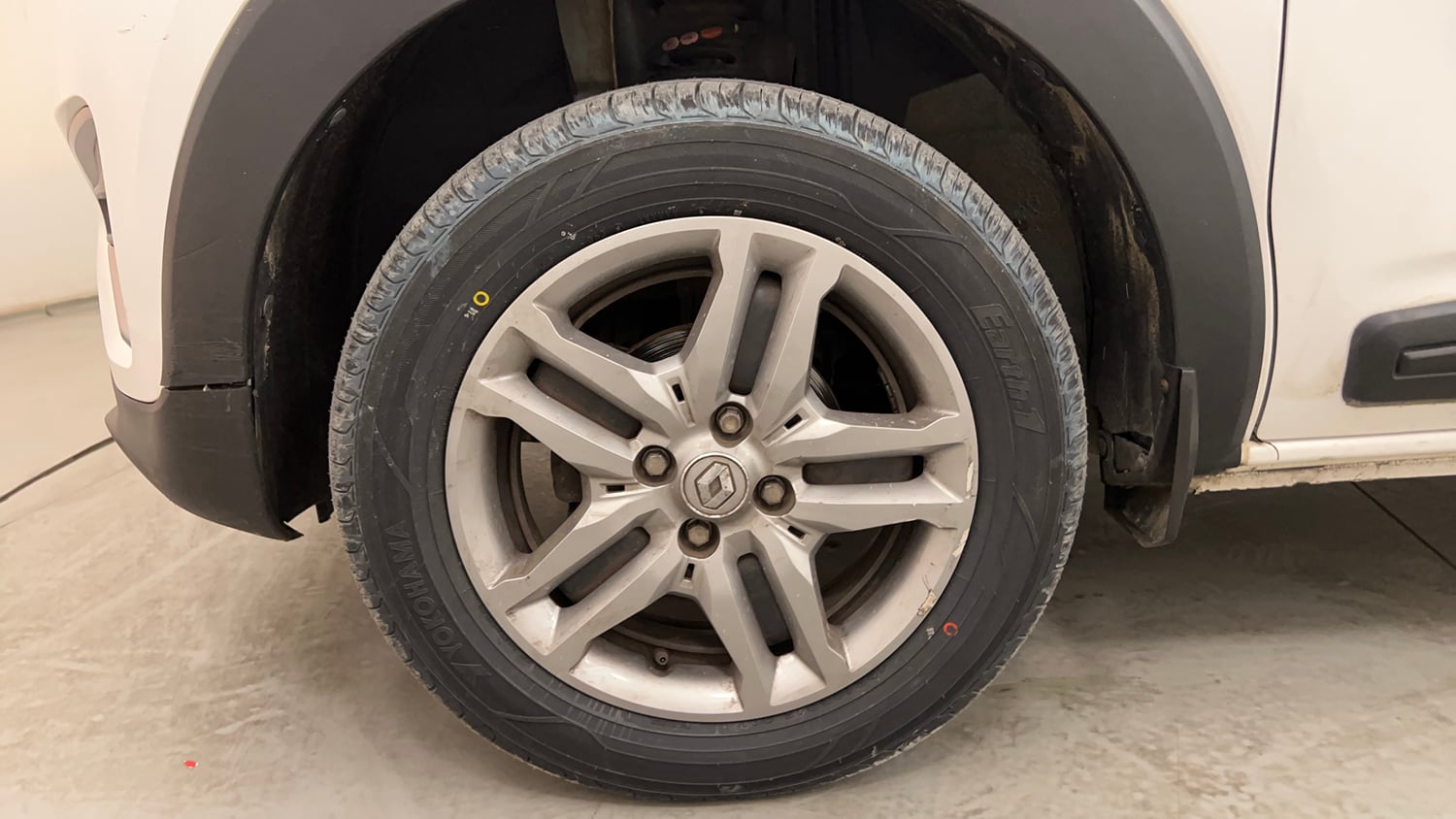 Used 2023 Renault Triber RXZ Petrol Manual tyres LEFT FRONT TYRE RIM VIEW
