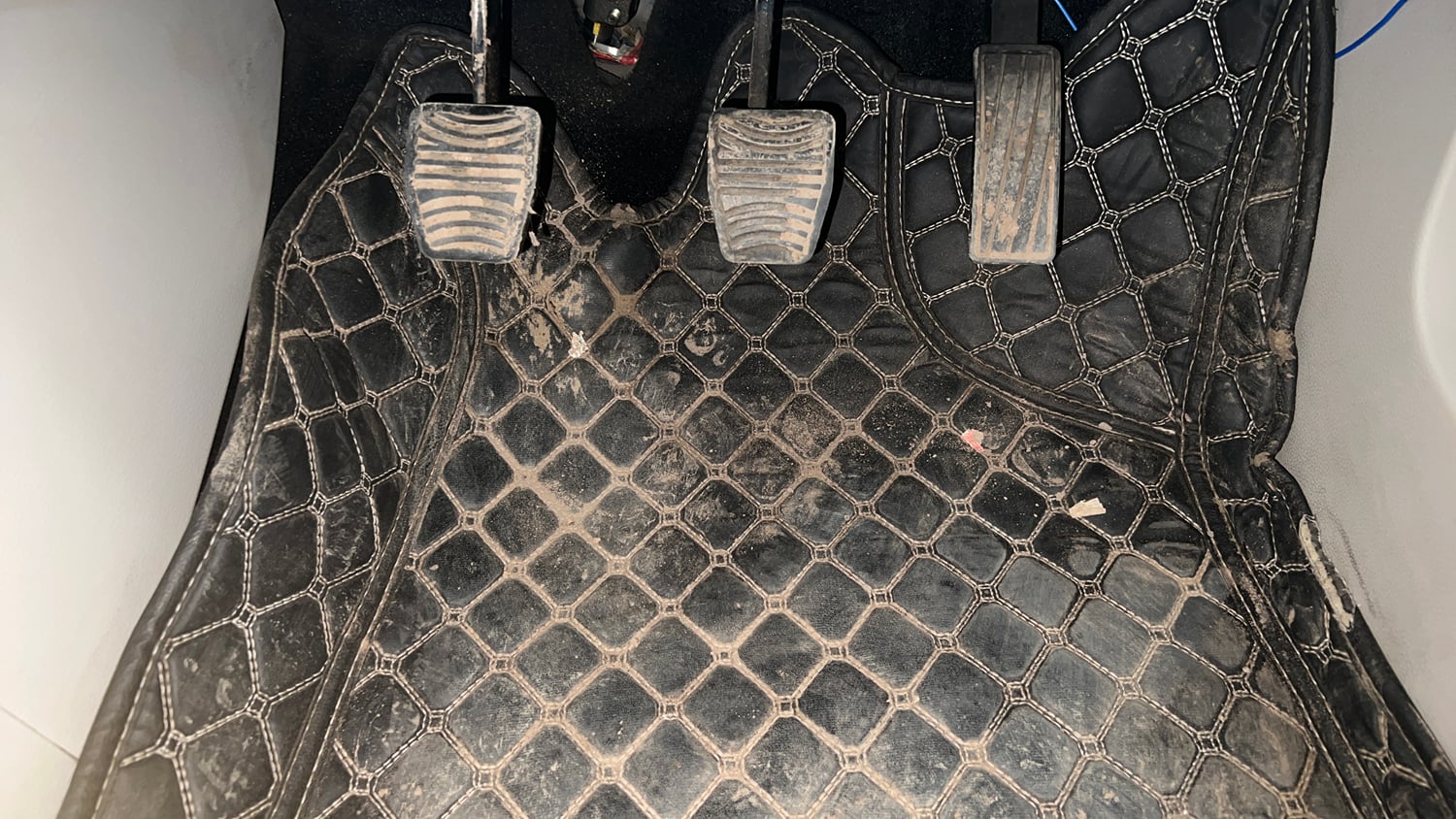 Used 2022 Mahindra XUV 300 W8 (O) 1.2 Petrol Petrol Manual interior PEDALS VIEW