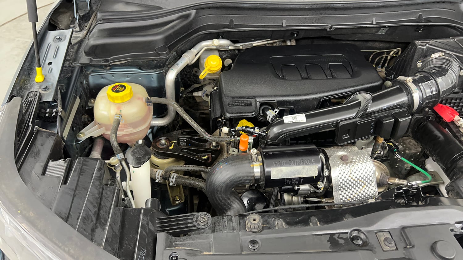 Used 2023 Mahindra XUV 300 W8 (O) 1.2 Petrol AMT Petrol Automatic engine ENGINE RIGHT SIDE VIEW