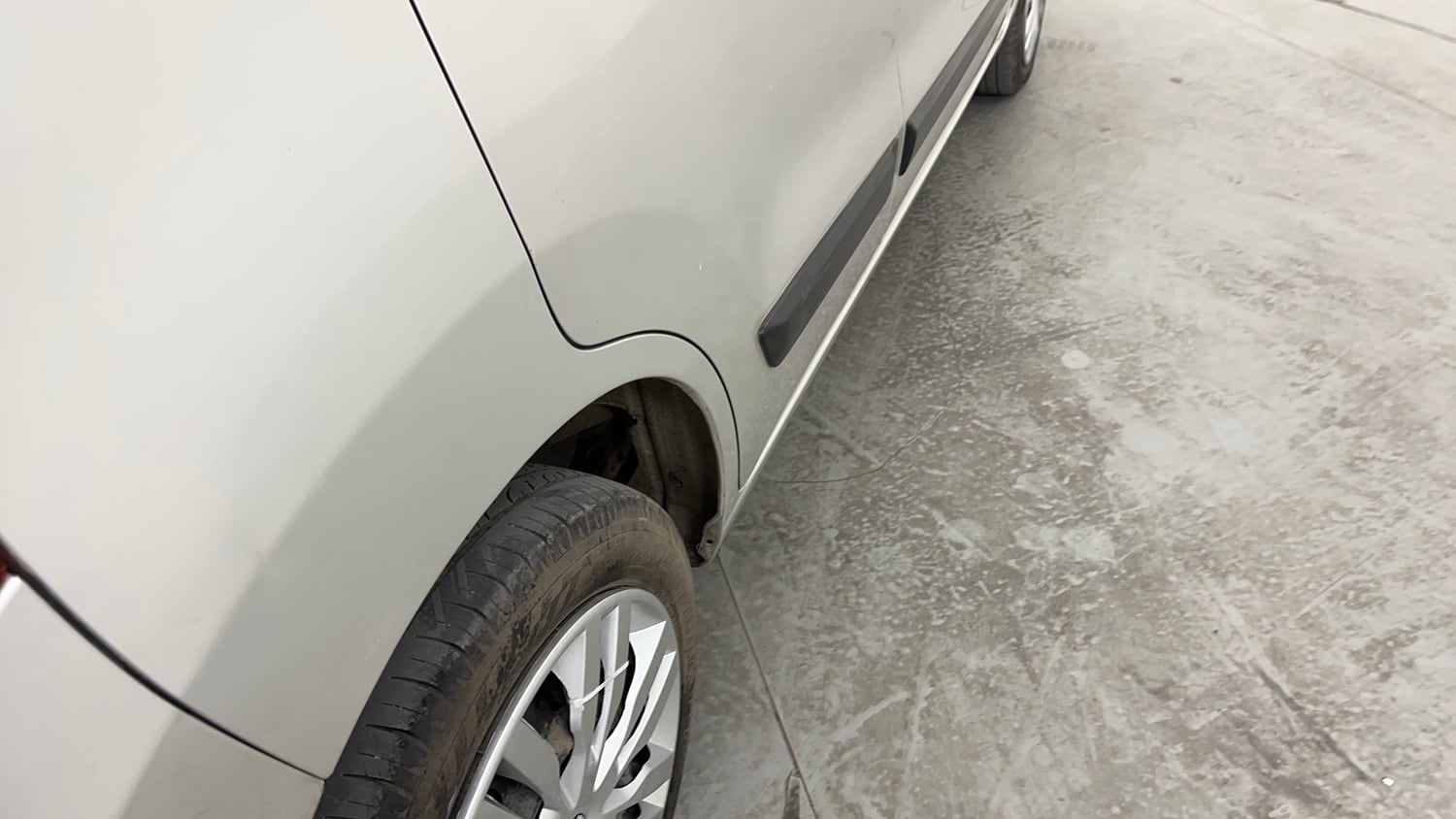 Used 2015 Maruti Suzuki Wagon R VXI Petrol Manual dents MINOR DENT