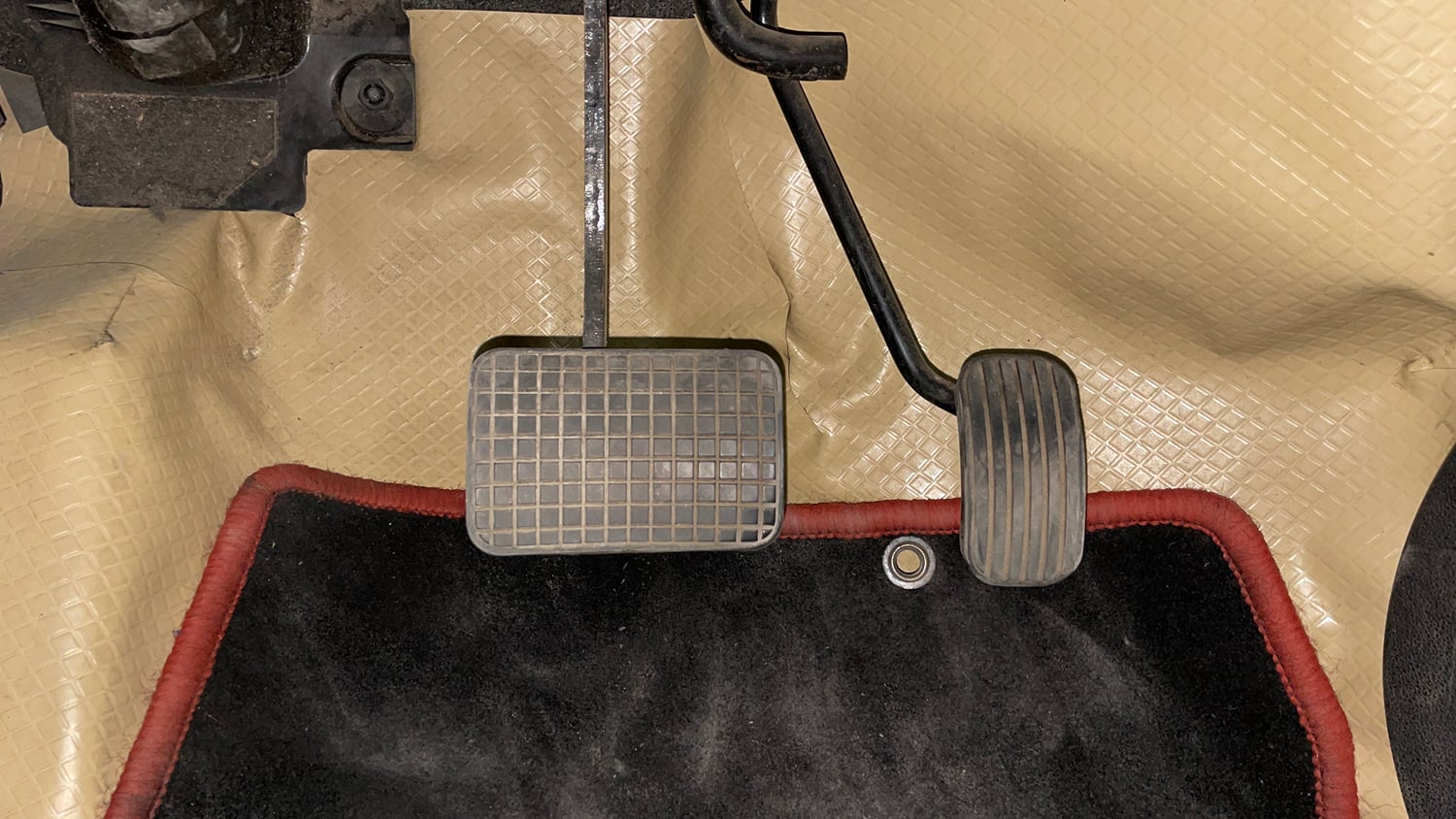 Used 2022 Tata Tigor XZA Plus Petrol Automatic interior PEDALS VIEW