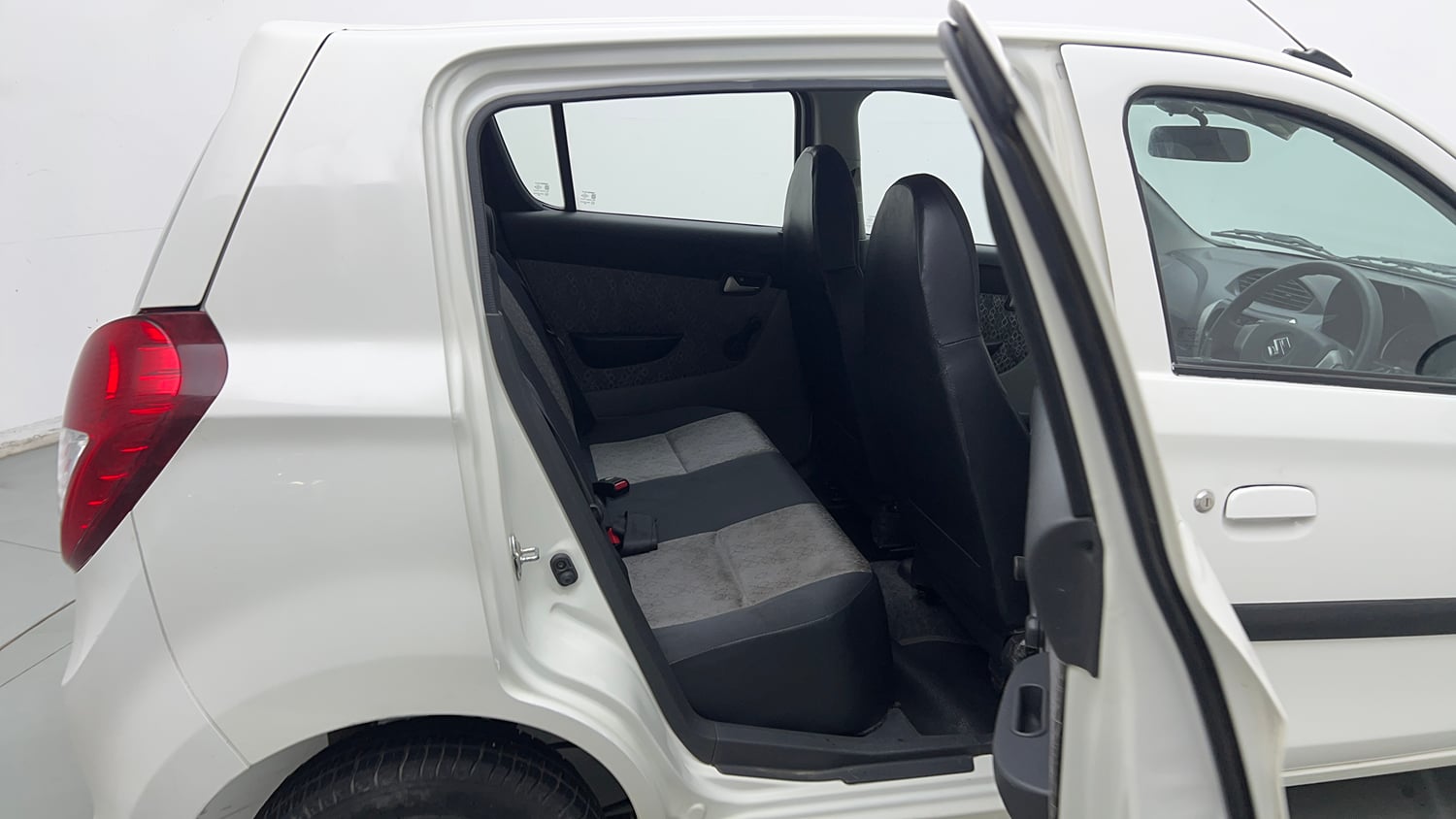 Used 2016 Maruti Suzuki Alto 800 VXi Petrol Manual interior RIGHT SIDE REAR DOOR CABIN VIEW