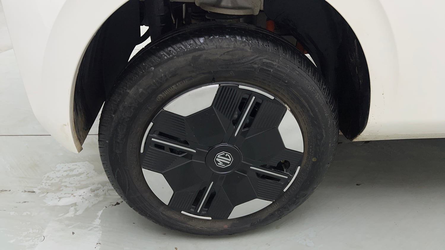 Used 2024 MG Motors Comet EV Excite Electric Automatic tyres RIGHT REAR TYRE RIM VIEW