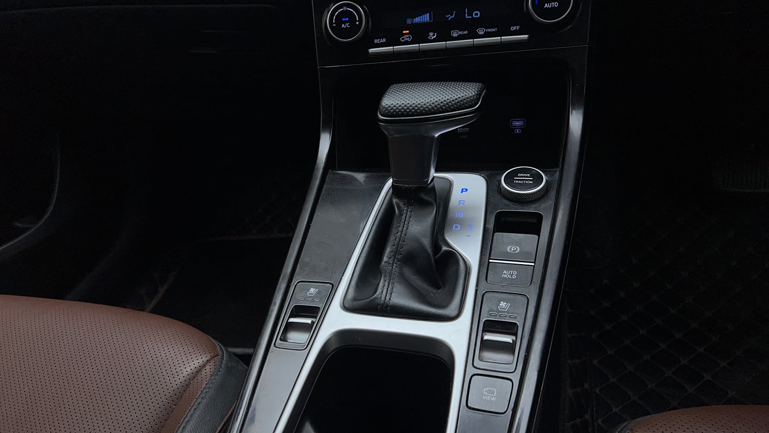 Used 2023 Hyundai Alcazar Signature (O) 7 STR 1.5 Petrol DCT Petrol Automatic top_features Electronic parking brake