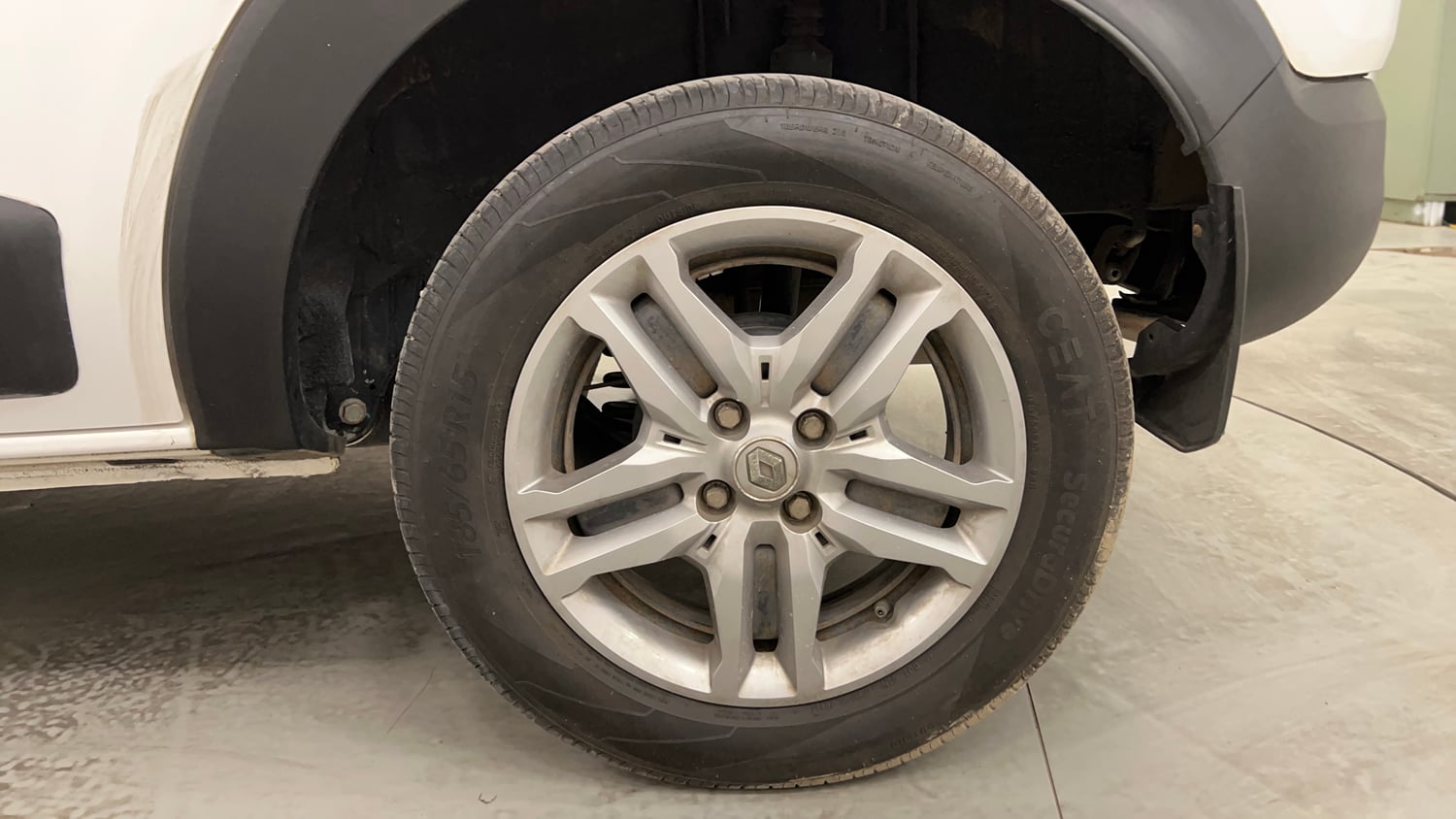 Used 2023 Renault Triber RXZ Petrol Manual tyres LEFT REAR TYRE RIM VIEW
