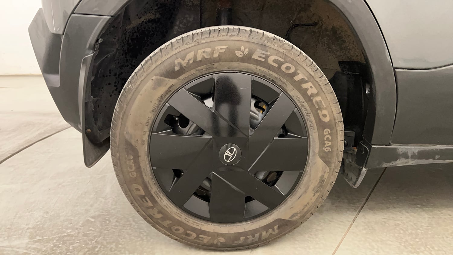 Used 2026 Tata Punch Pure + Petrol Manual tyres RIGHT REAR TYRE RIM VIEW