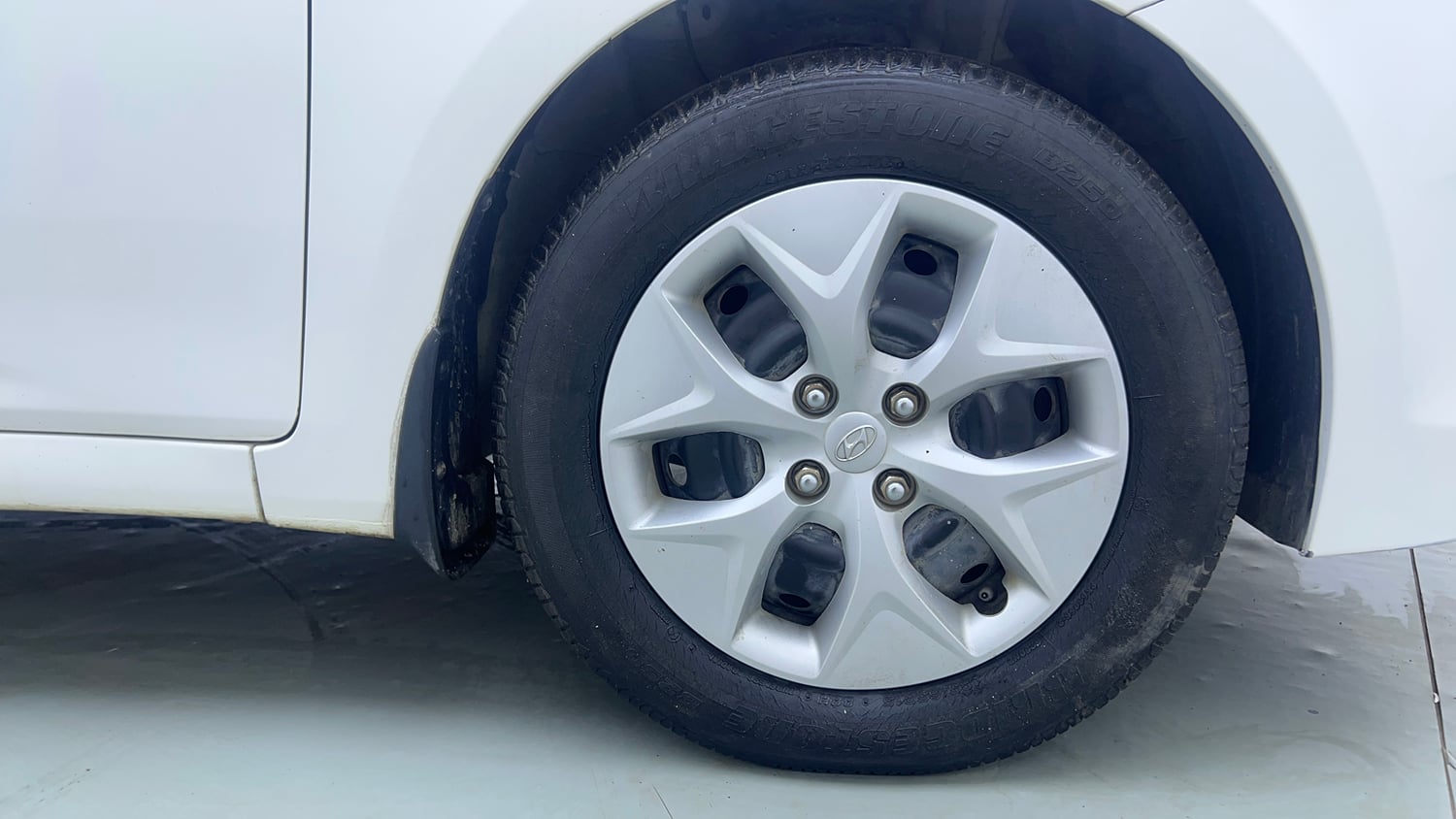 Used 2015 Hyundai Verna 1.4 VTVT Petrol Manual tyres RIGHT FRONT TYRE RIM VIEW