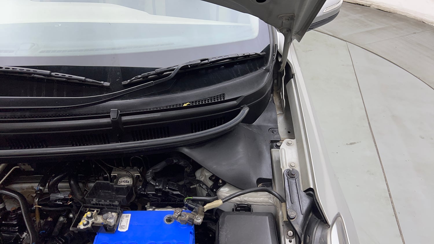 Used 2018 Hyundai Elite i20 Asta 1.2 (O) Petrol Manual engine ENGINE LEFT SIDE HINGE & APRON VIEW