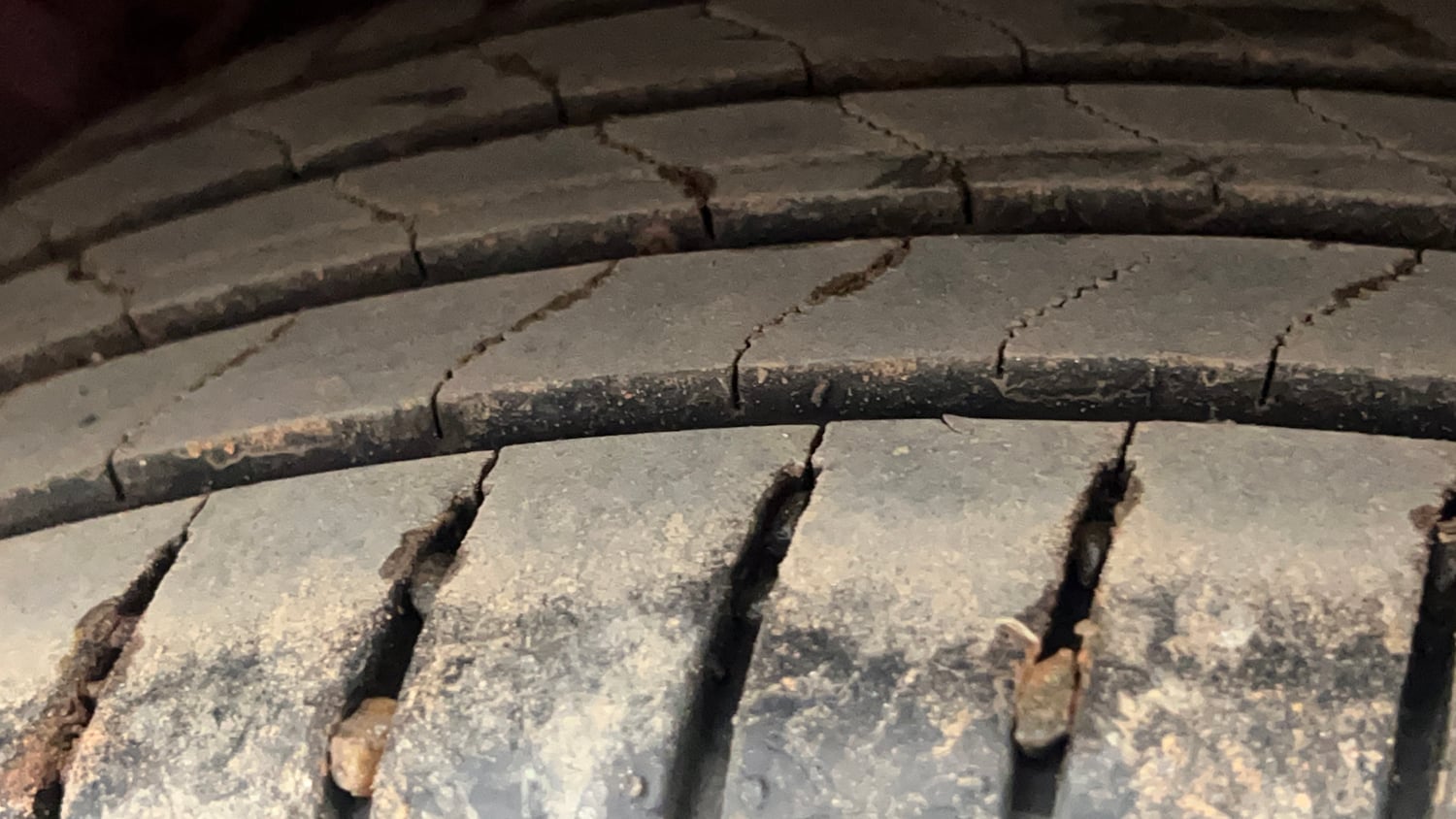 Used 2020 Hyundai New i20 Asta (O) 1.0 Turbo DCT Petrol Automatic tyres LEFT REAR TYRE TREAD VIEW