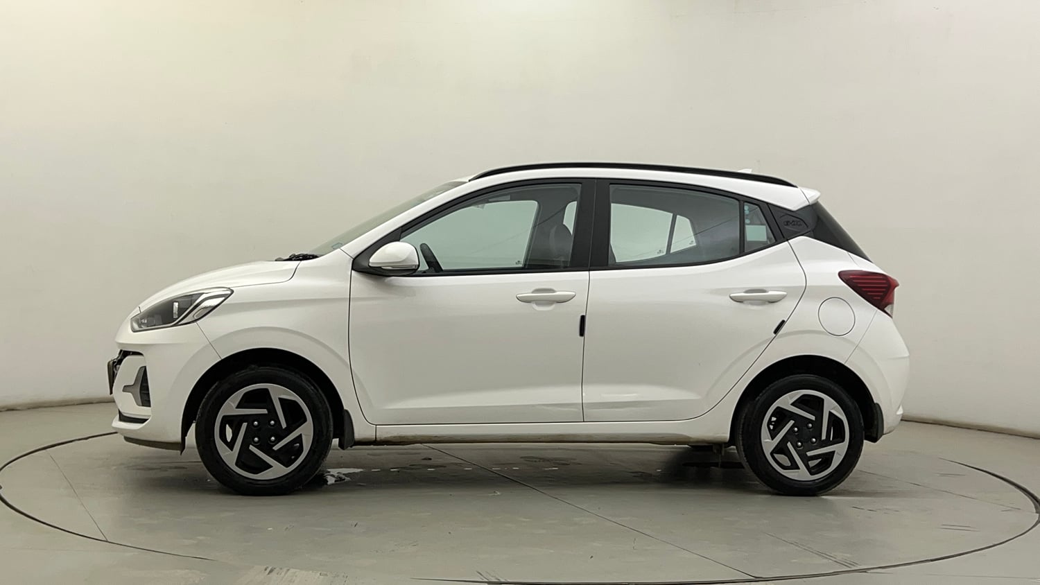 Used 2024 Hyundai Grand i10 Nios Sportz 1.2 Hy-CNG Duo Cng Manual exterior LEFT SIDE VIEW