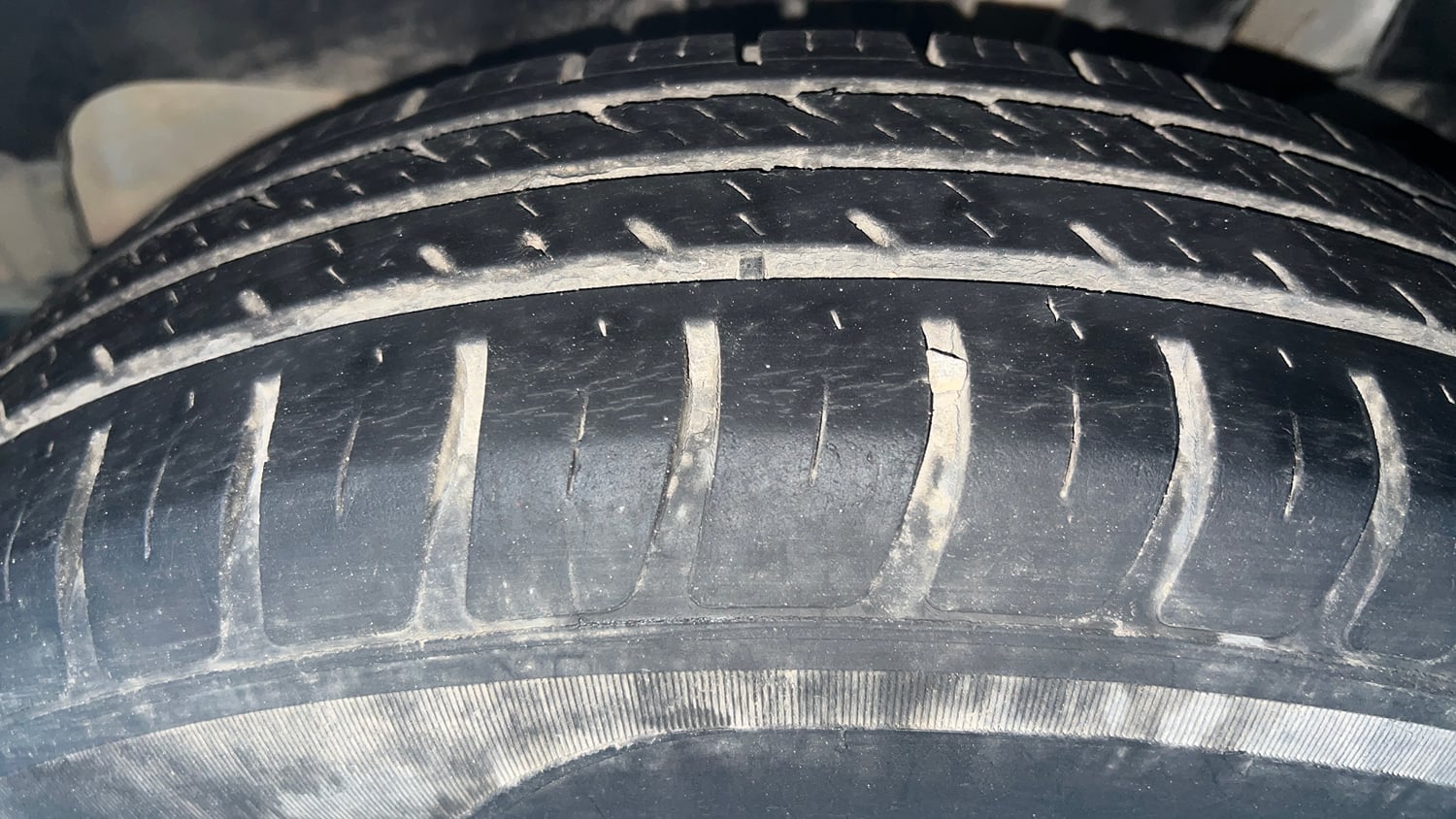 Used 2021 Maruti Suzuki Swift VXi Petrol Manual tyres LEFT REAR TYRE TREAD VIEW