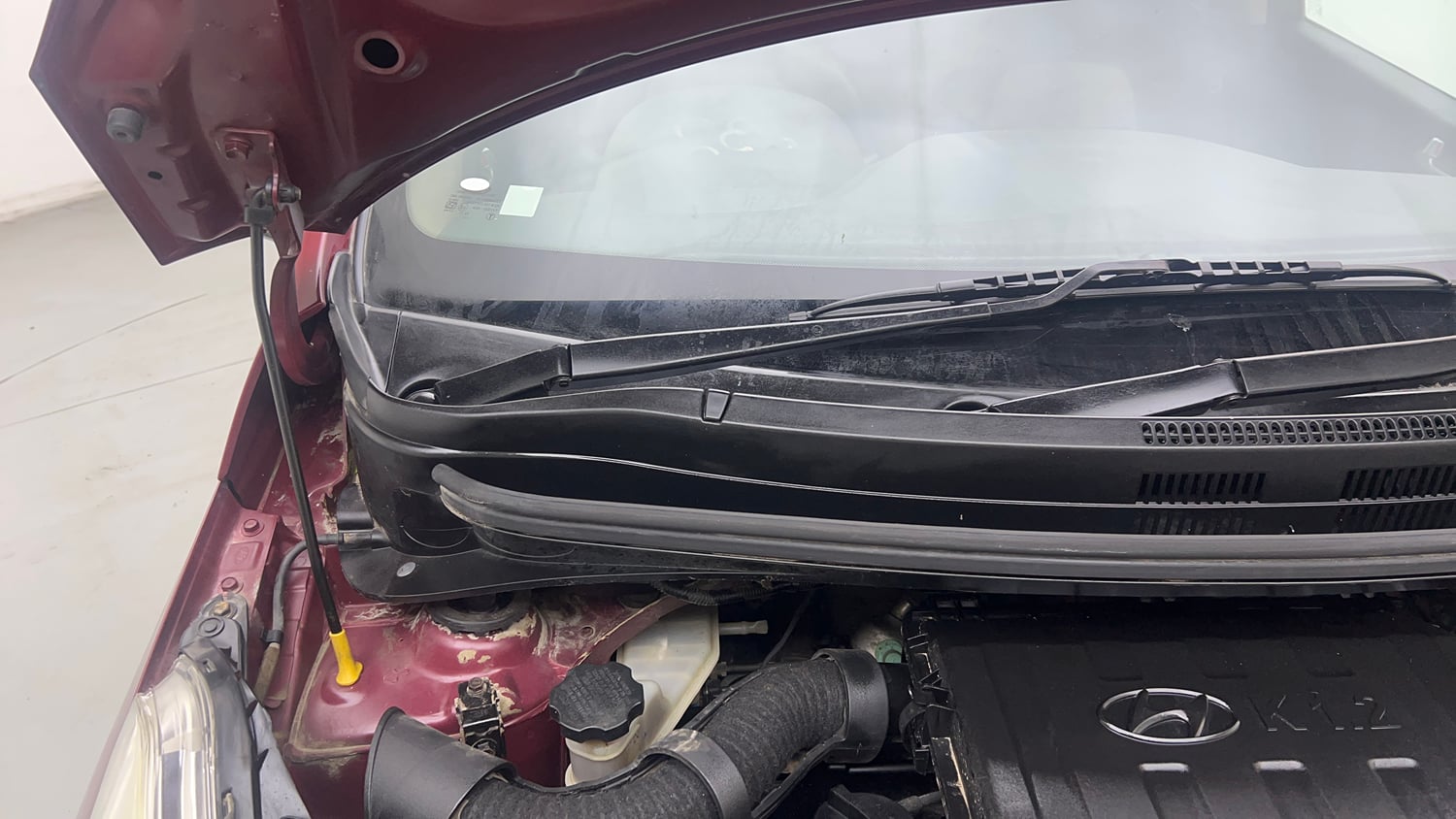 Used 2015 Hyundai Grand i10 Sportz 1.2 Kappa VTVT Petrol Manual engine ENGINE RIGHT SIDE HINGE & APRON VIEW