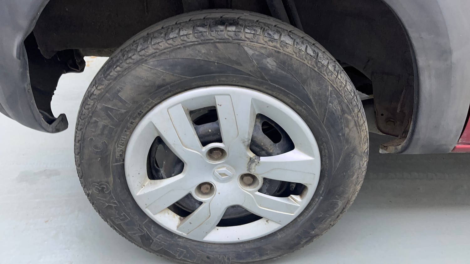 Used 2016 Renault Kwid RXT Petrol Manual tyres RIGHT REAR TYRE RIM VIEW