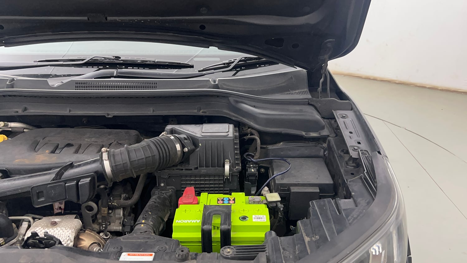Used 2022 Mahindra XUV 300 W8 (O) 1.2 Petrol Petrol Manual engine ENGINE LEFT SIDE HINGE & APRON VIEW