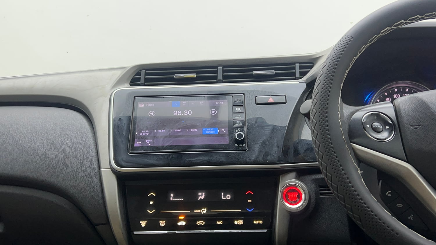 Used 2017 Honda City V Petrol Petrol Manual interior MUSIC SYSTEM & AC CONTROL VIEW