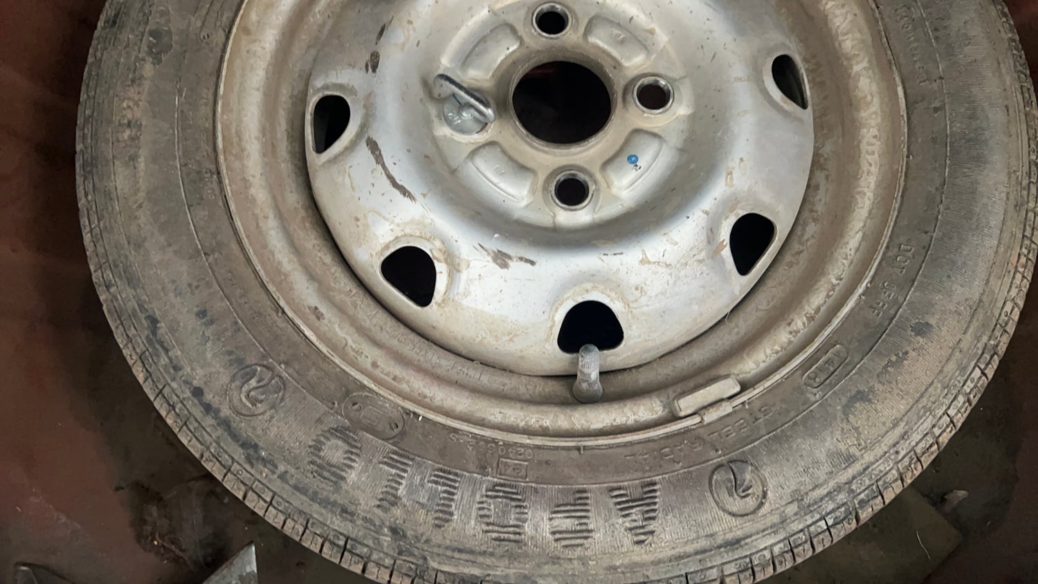 Used 2012 Maruti Suzuki Estilo LXi BS-IV Petrol Manual tyres SPARE TYRE VIEW