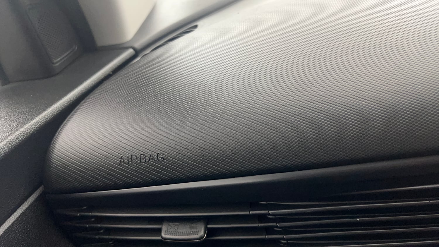 Used 2020 Hyundai New i20 Asta (O) 1.0 Turbo DCT Petrol Automatic top_features Side airbags
