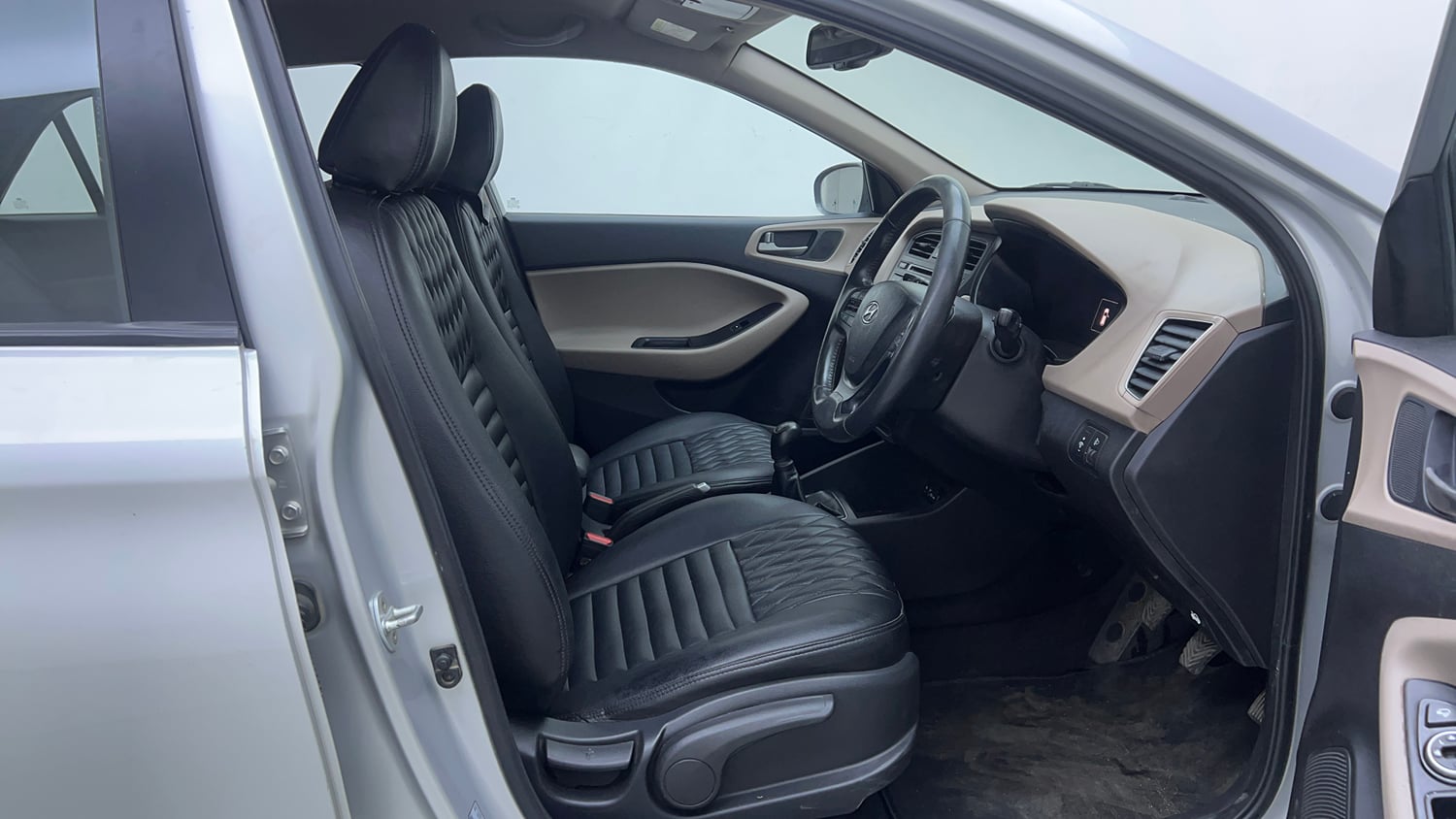 Used 2015 Hyundai Elite i20 Asta 1.2 Petrol Manual interior RIGHT SIDE FRONT DOOR CABIN VIEW