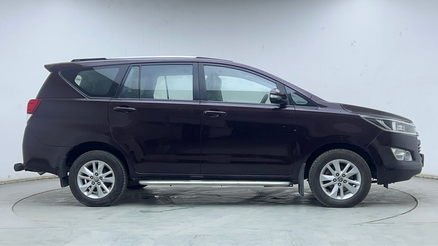 Used 2016 Toyota Innova Crysta 2.4 G 7 STR Diesel Manual exterior RIGHT SIDE VIEW