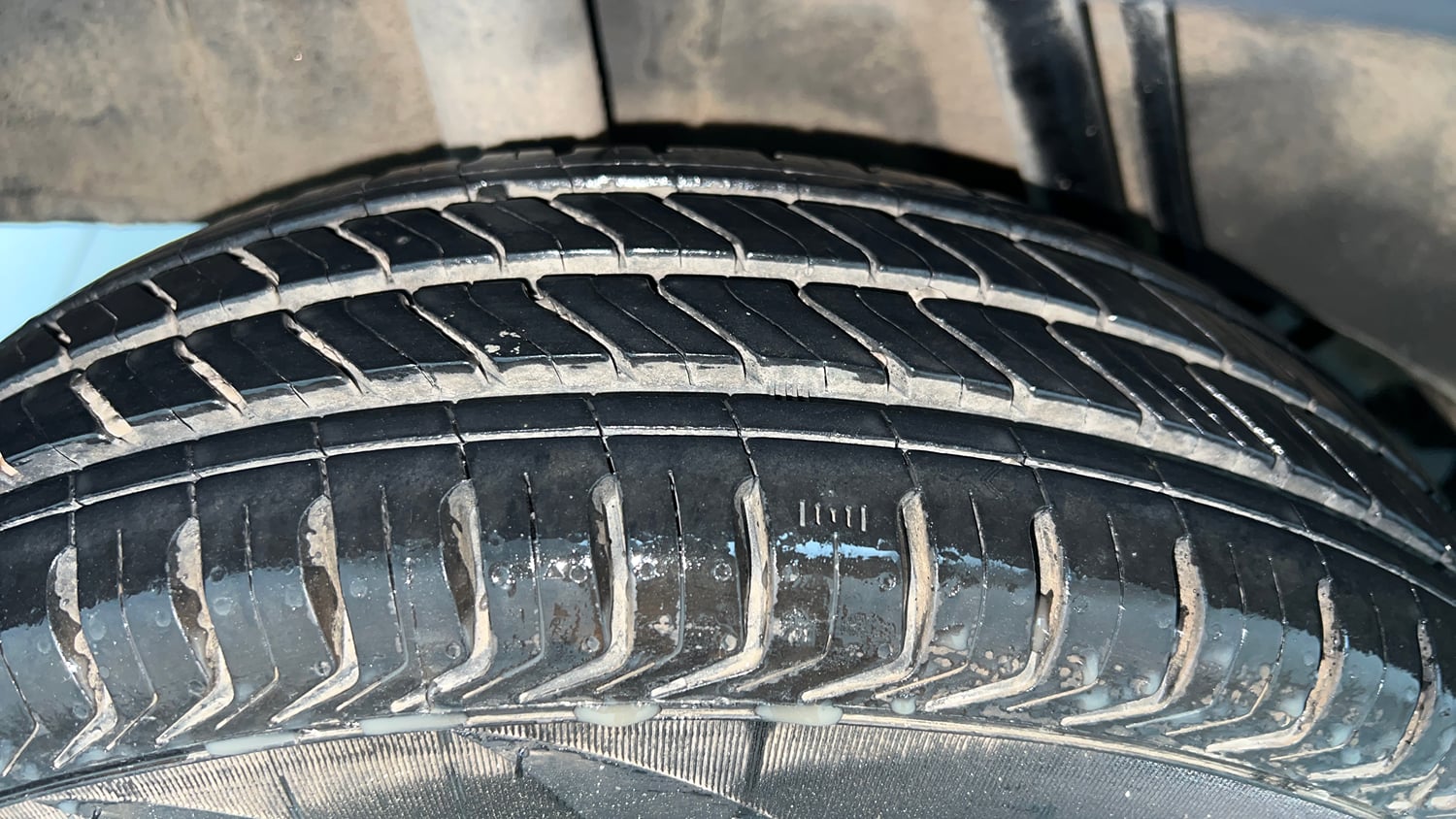 Used 2017 Renault Kwid 1.0 RXT AMT Opt Petrol Automatic tyres RIGHT REAR TYRE TREAD VIEW