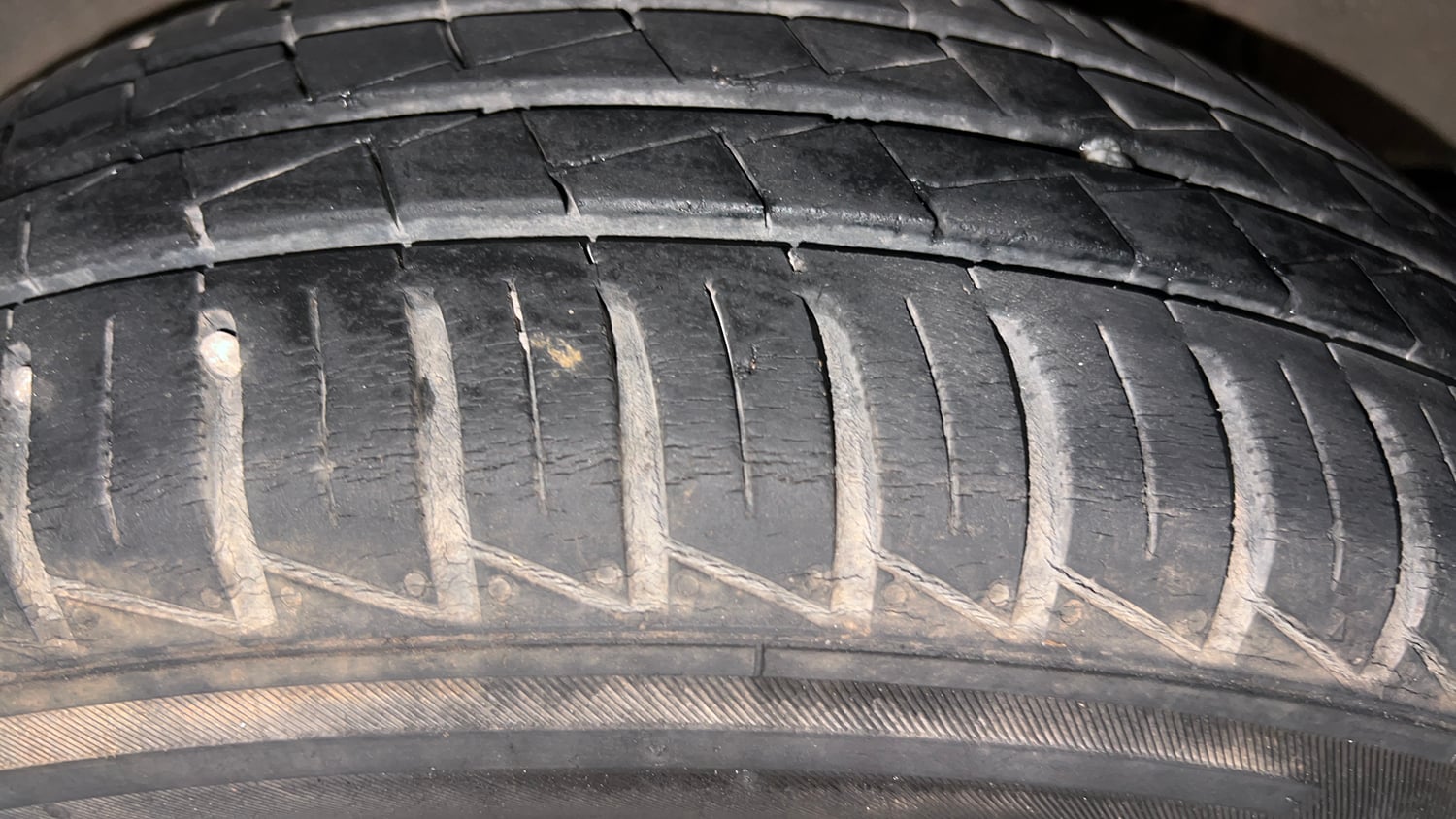 Used 2020 Renault Kwid CLIMBER 1.0 AMT Opt Petrol Automatic tyres LEFT REAR TYRE TREAD VIEW