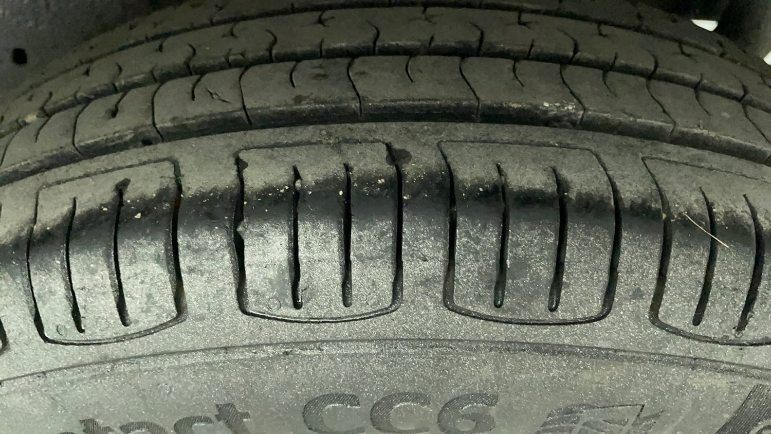 Used 2014 Maruti Suzuki Celerio VXi AMT Petrol Automatic tyres LEFT REAR TYRE TREAD VIEW