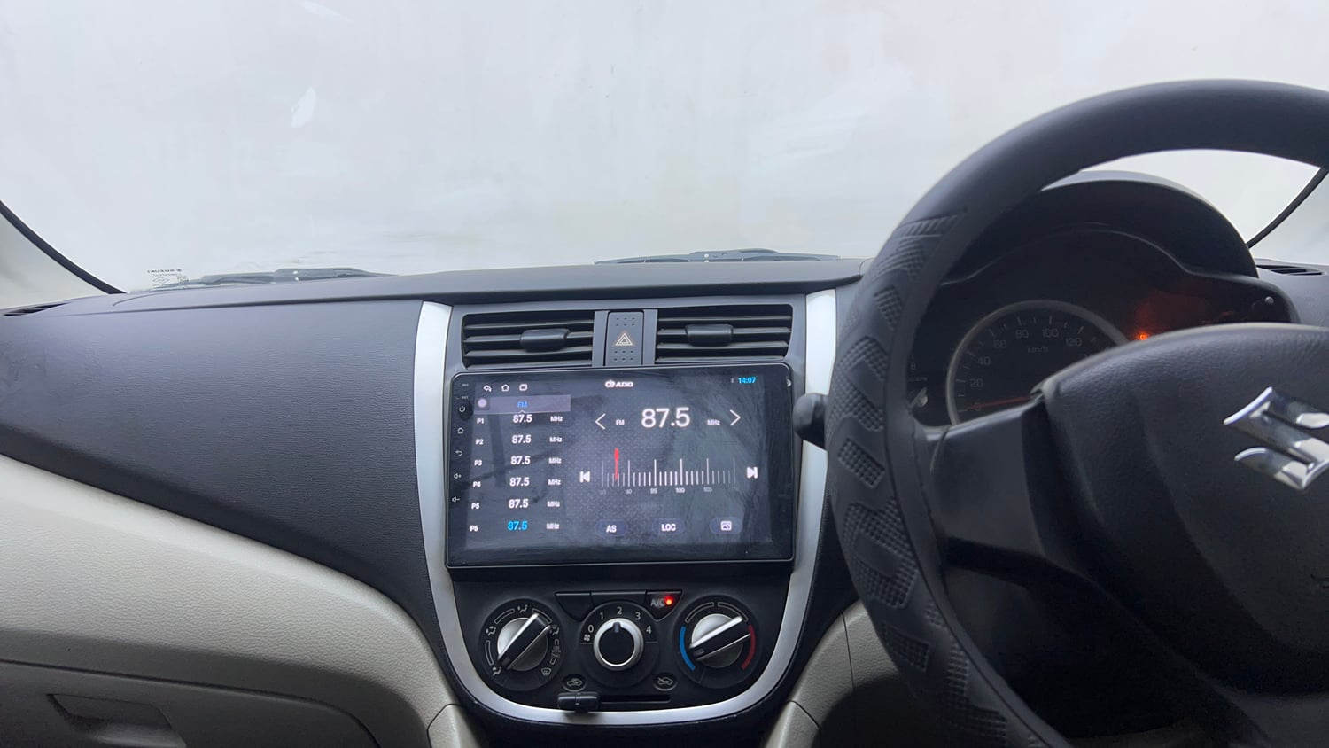 Used 2014 Maruti Suzuki Celerio VXi AMT Petrol Automatic interior MUSIC SYSTEM & AC CONTROL VIEW
