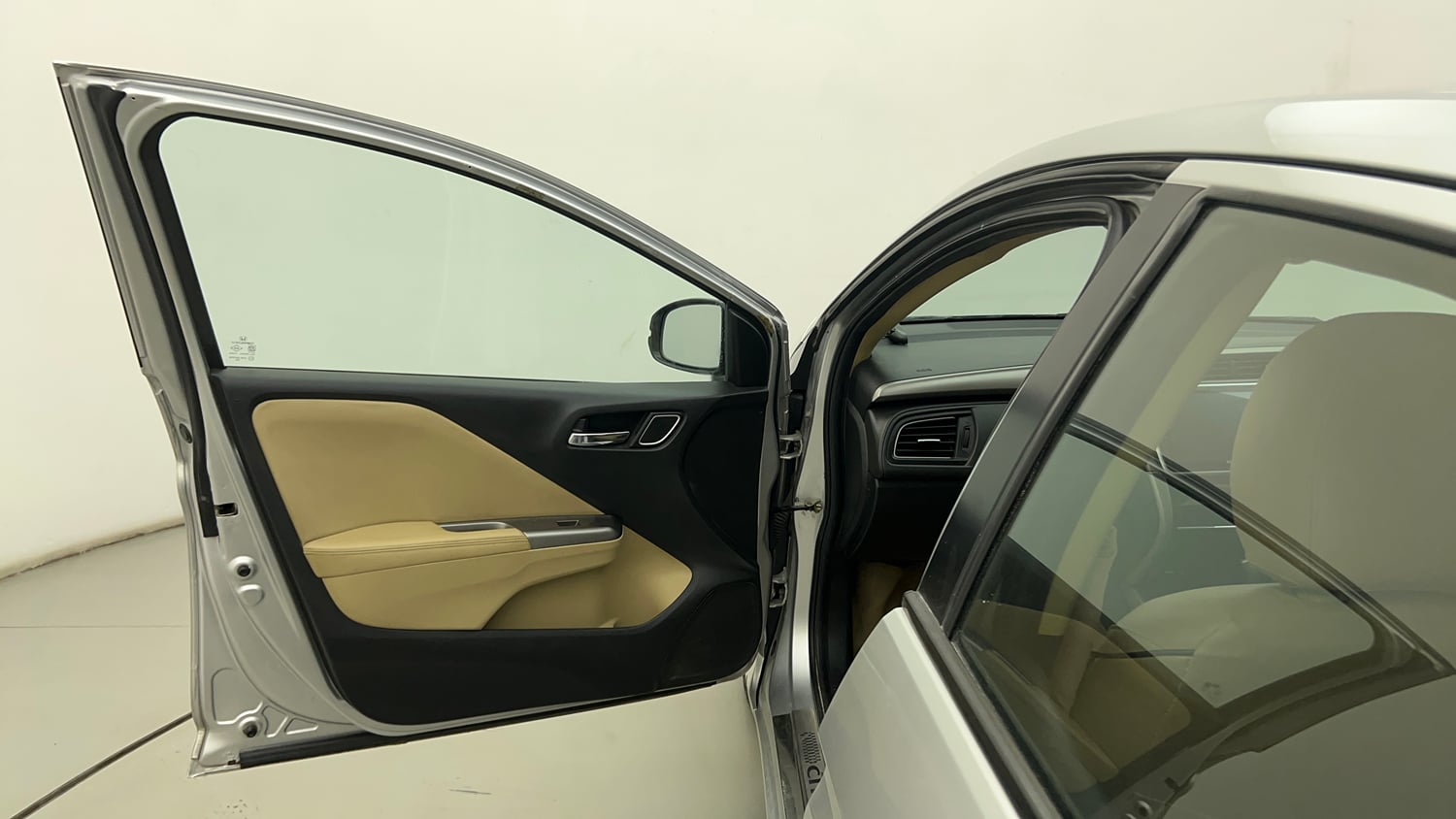 Used 2017 Honda City VX CVT Petrol Petrol Automatic interior LEFT FRONT DOOR OPEN VIEW