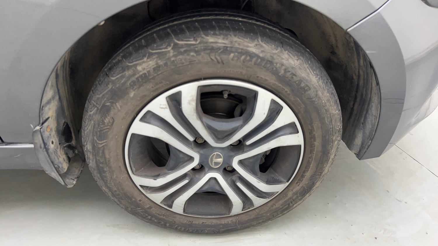 Used 2022 Tata Tigor XZ Plus CNG Cng Manual tyres RIGHT FRONT TYRE RIM VIEW