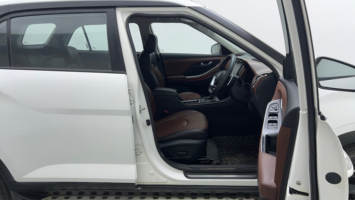 Used 2023 Hyundai Alcazar Signature (O) 7 STR 1.5 Petrol DCT Petrol Automatic interior RIGHT SIDE FRONT DOOR CABIN VIEW
