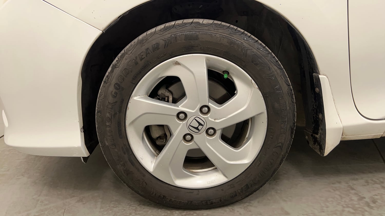 Used 2015 Honda City VX CVT Petrol Automatic tyres LEFT FRONT TYRE RIM VIEW