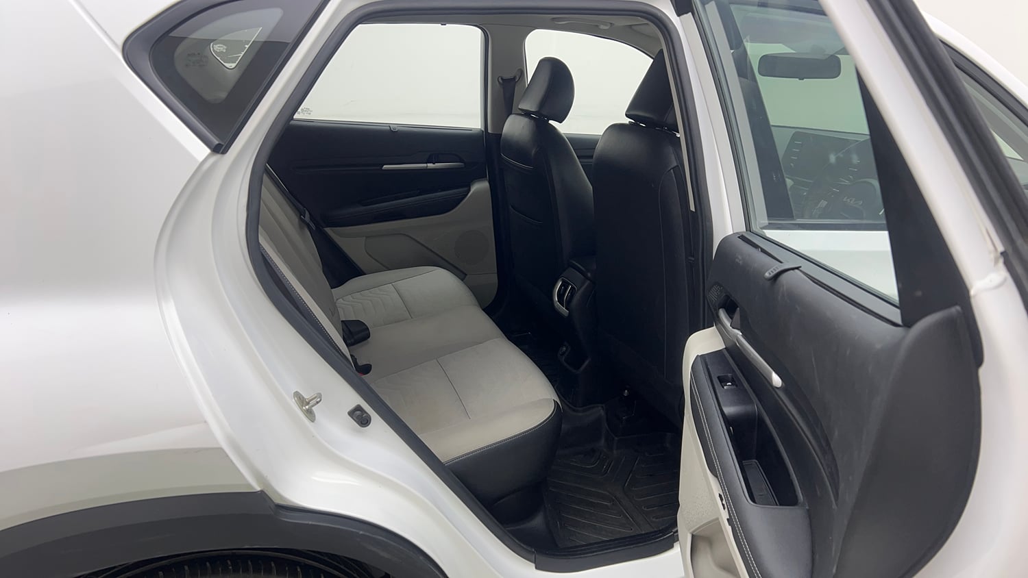 Used 2023 Kia Sonet HTX 1.5 Diesel Manual interior RIGHT SIDE REAR DOOR CABIN VIEW