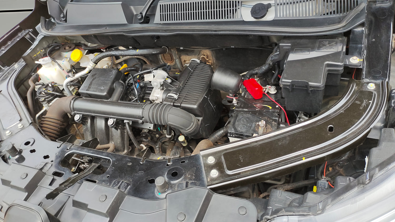Used 2024 Renault Kiger RXE Petrol Manual engine ENGINE LEFT SIDE VIEW