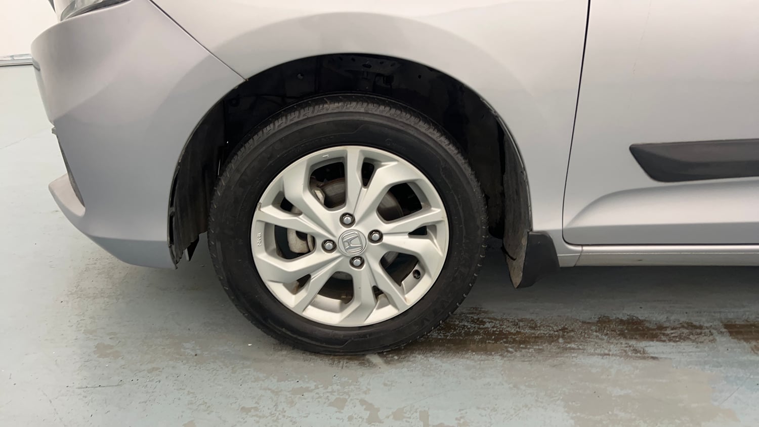 Used 2020 Honda Amaze 1.2 VX MT Petrol Petrol Manual tyres LEFT FRONT TYRE RIM VIEW
