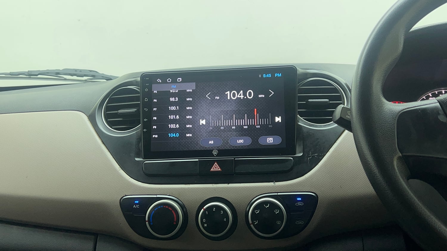 Used 2015 Hyundai Grand i10 Sportz 1.2 Kappa VTVT Petrol Manual top_features Integrated (in-dash) music system