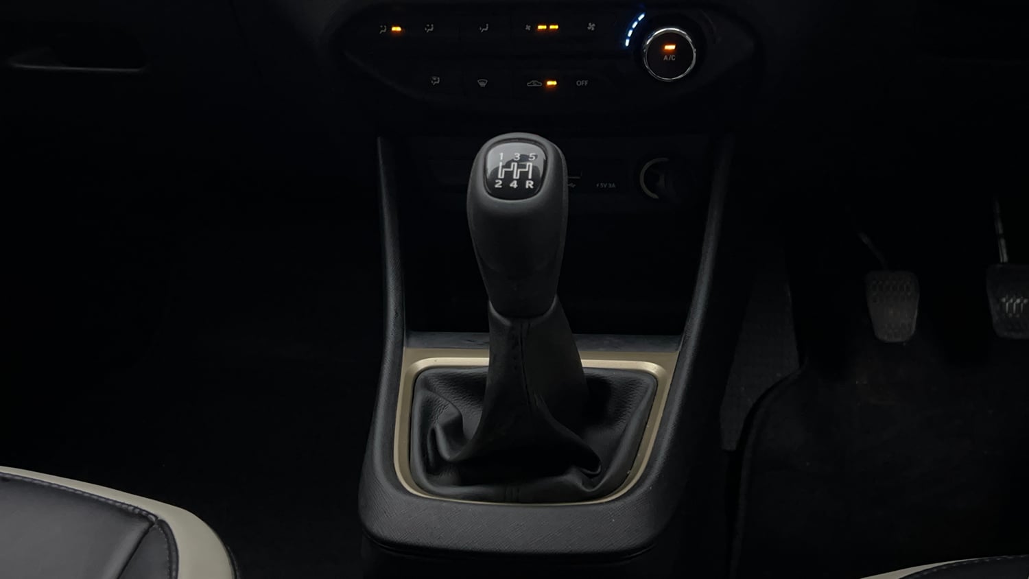 Used 2024 Tata Punch Accomplished iCNG Cng Manual interior GEAR  KNOB VIEW