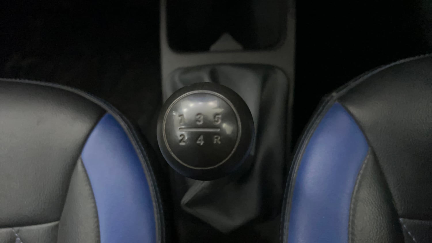 Used 2017 Hyundai Eon Era + AirBag Petrol Manual interior GEAR  KNOB VIEW