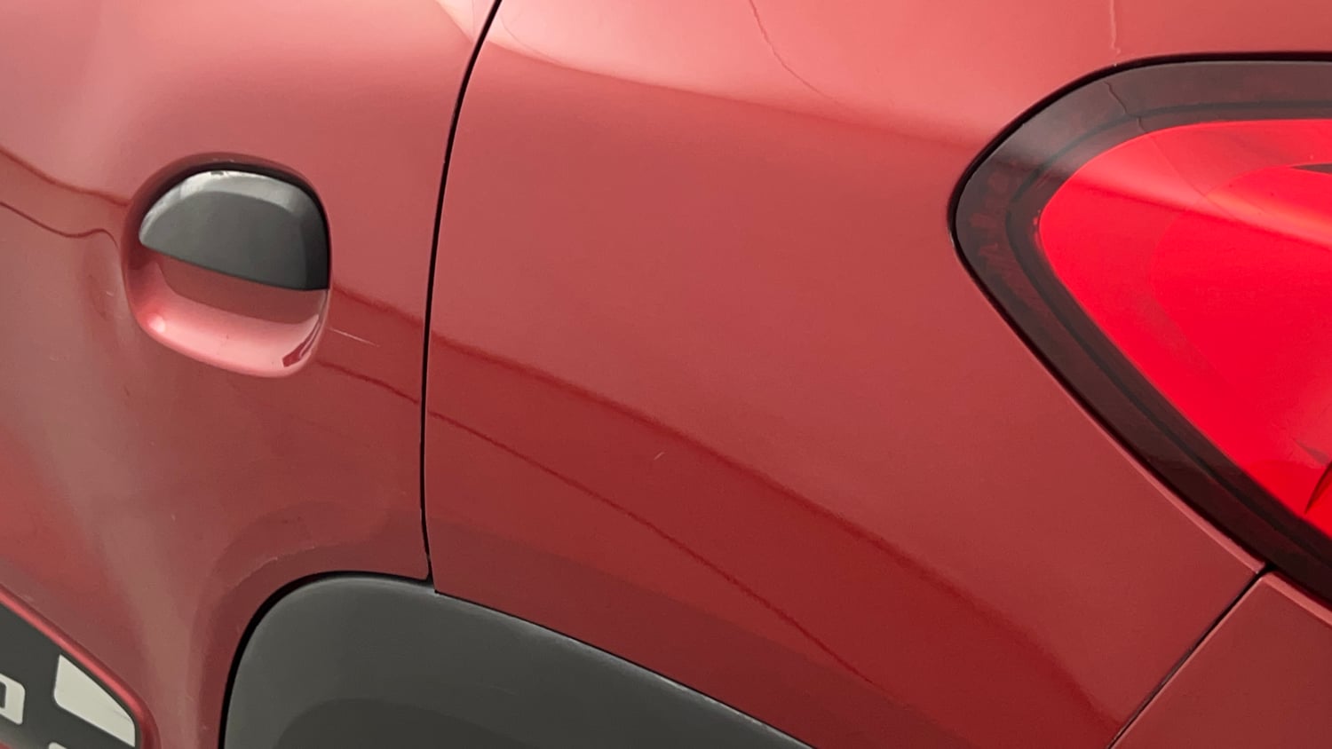 Used 2017 Renault Kwid 1.0 RXT AMT Opt Petrol Automatic dents MINOR SCRATCH