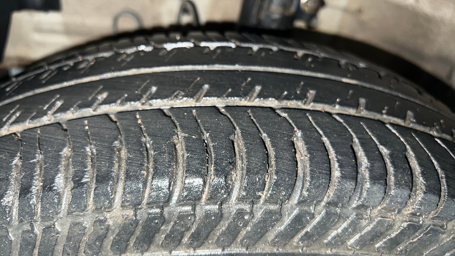 Used 2016 Maruti Suzuki Swift Dzire VDI Diesel Manual tyres LEFT FRONT TYRE TREAD VIEW