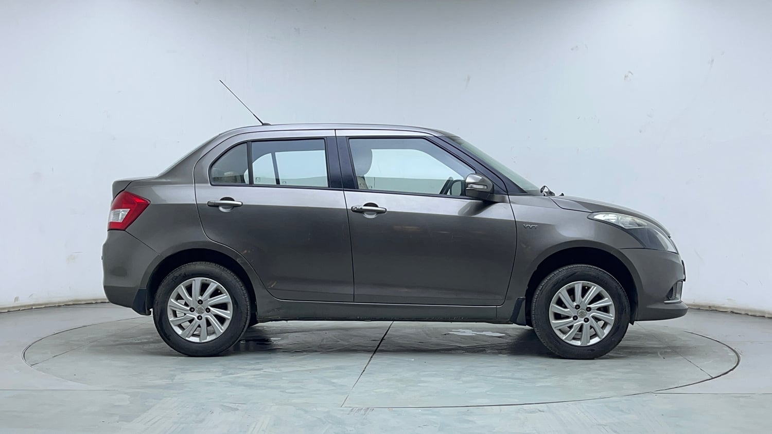 Used 2015 Maruti Suzuki Swift Dzire ZXI Petrol Manual exterior RIGHT SIDE VIEW