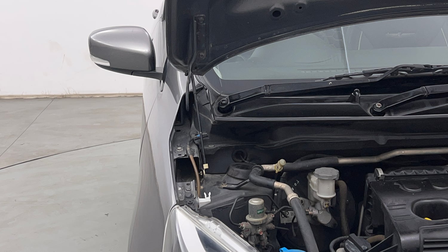 Used 2016 Maruti Suzuki Celerio ZXi AMT Petrol Automatic engine ENGINE RIGHT SIDE HINGE & APRON VIEW