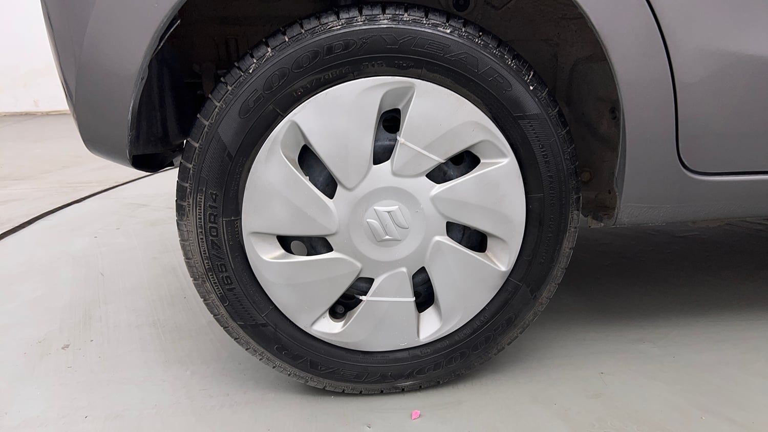 Used 2016 Maruti Suzuki Celerio ZXi AMT Petrol Automatic tyres RIGHT REAR TYRE RIM VIEW