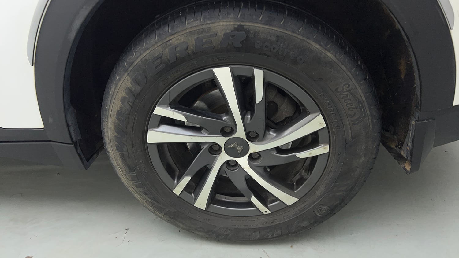 Used 2022 Mahindra XUV700 AX 5 Petrol MT 7 STR Petrol Manual tyres LEFT REAR TYRE RIM VIEW